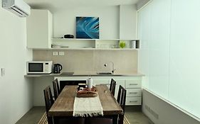DEPARTAMENTO dos dormitorios en Martinez, cercano a CABA, zona clinicas y oficinas, con AA y Wifi, ideal familias